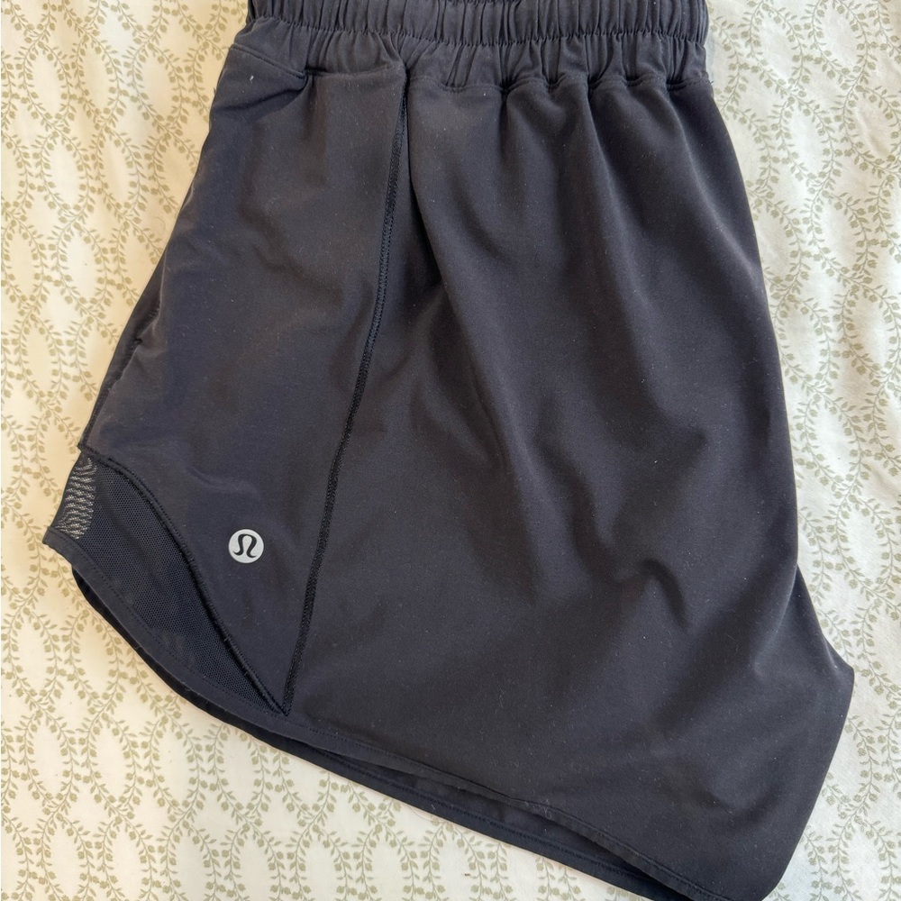 lululemon women’s hotty hot shorts size 8 tall